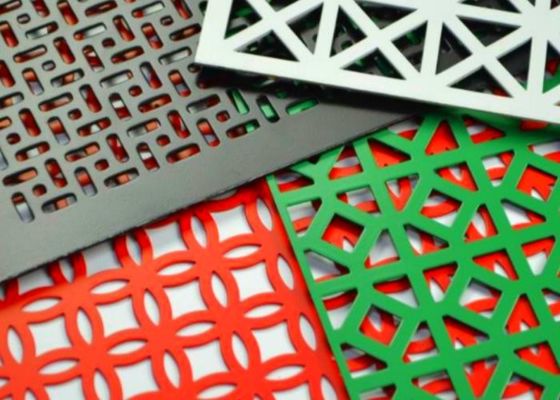 উচ্চ খোলা এলাকা ছিদ্রযুক্ত ইস্পাত জাল শীট পিভিসি লেপ প্রসাধন গর্ত আকার 0.1mm