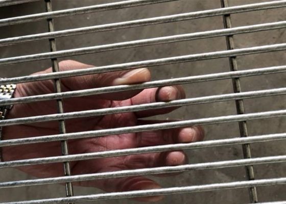 8# 358 অ্যান্টি ক্লাইম্ব ওয়্যার মেশ 13x75 মিমি হোল গ্যালভানাইজড ওয়েল্ড মেশ শিট মরিচা প্রতিরোধ