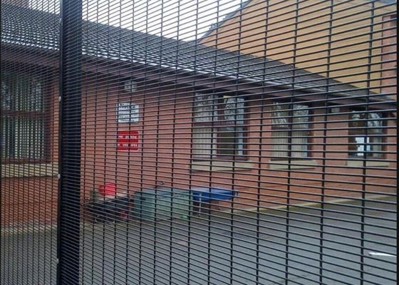 8# 358 অ্যান্টি ক্লাইম্ব ওয়্যার মেশ 13x75 মিমি হোল গ্যালভানাইজড ওয়েল্ড মেশ শিট মরিচা প্রতিরোধ