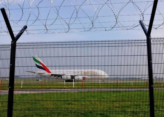 4.0m 5.2m প্লাস্টিক প্রলিপ্ত তারের জাল প্যানেল বিমানবন্দর নিরাপত্তা জাল বেড়া প্যানেল