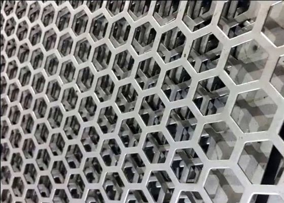 বাহ্যিক প্রাচীর সজ্জার জন্য রঙিন পিভিসি আবরণ ছিদ্রযুক্ত অ্যালুমিনিয়াম শীট