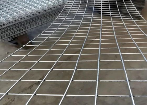 বহুমুখী অ্যাপ্লিকেশনের জন্য কাস্টমাইজযোগ্য টেকসই হট ডুব গ্যালভানাইজড ওয়েল্ডড ওয়্যার জাল প্যানেল