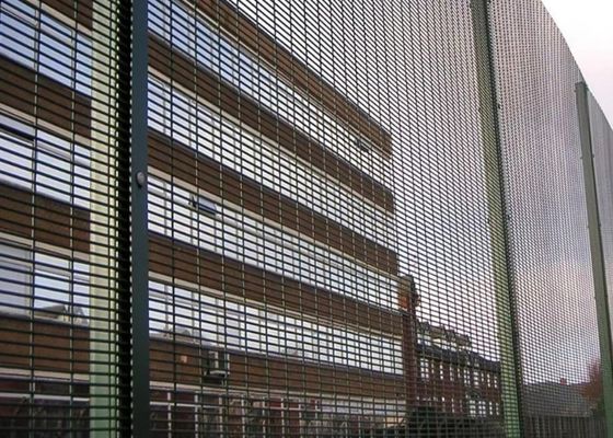 8# 358 অ্যান্টি ক্লাইম্ব ওয়্যার মেশ 13x75 মিমি হোল গ্যালভানাইজড ওয়েল্ড মেশ শিট মরিচা প্রতিরোধ