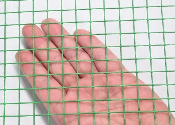 পিভিসি লেপযুক্ত স্কয়ার হোল ওয়েল্ডড ওয়্যার জাল 1/4 '' 3/8' 'এবং 3/4' 'হোল আকারের নিরাপত্তা খাঁচা এবং পশু ঘাঁটি জন্য