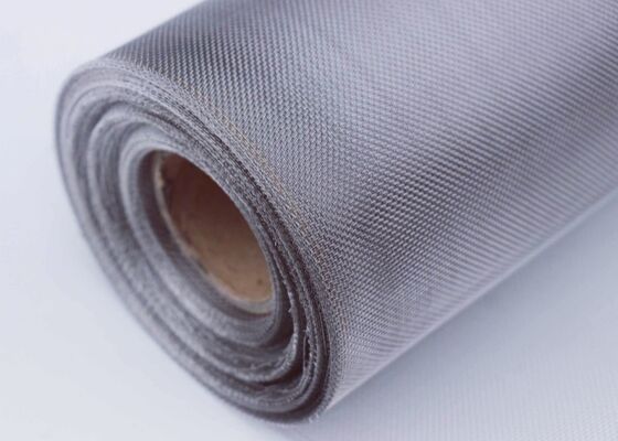 বর্গক্ষেত্রীয় অভ্যন্তরীণ প্রান্তিকতা Woven Wire Mesh Screen Standard Roll 1.22m 30.5m 50m 100m টেকসই ওয়্যার মেশ শিল্প অ্যাপ্লিকেশনের জন্য